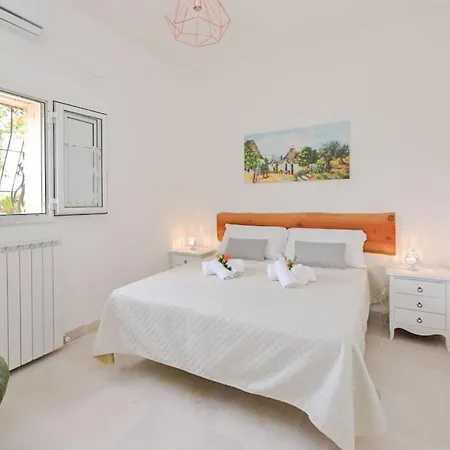 Trulli Tra Gli Ulivi