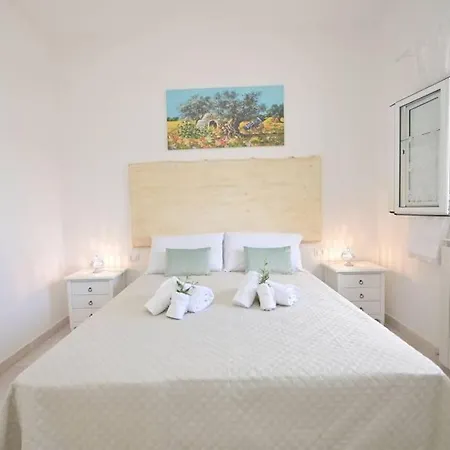 別荘 Trulli Tra Gli Ulivi オストゥーニ