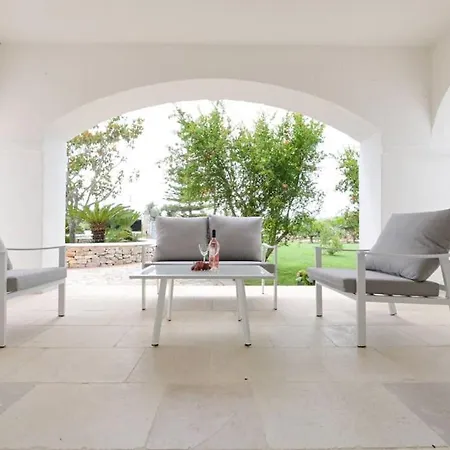 Trulli Tra Gli Ulivi