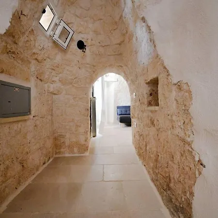 Trulli Tra Gli Ulivi