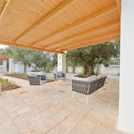 Trulli Tra Gli Ulivi