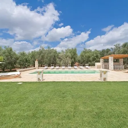 Trulli Tra Gli Ulivi *